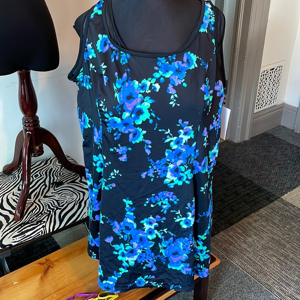 NWT hard to find plus size 34 skirted swimsuit fully lined built in support